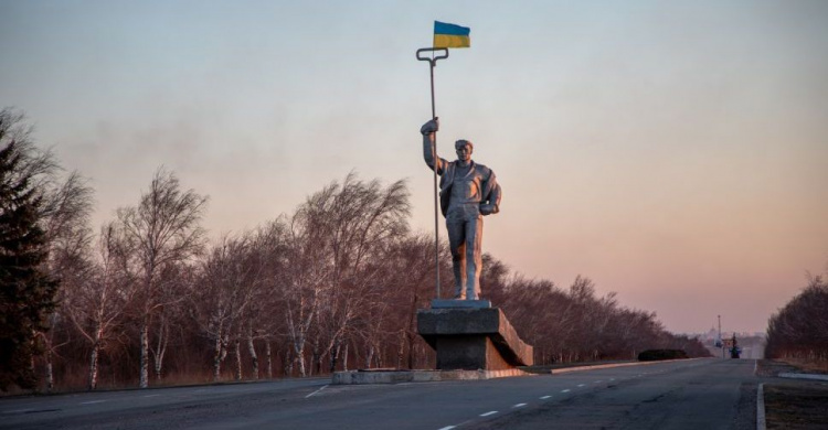 Мариупольский «Сталевар» теперь держит флаг Украины (ФОТОФАКТ)