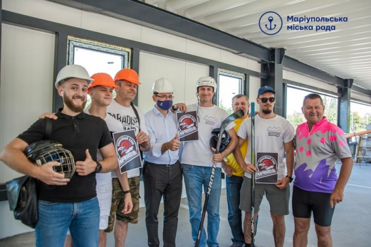В Мариуполе создали хоккейный клуб и планируют строительство нового плавбассейна