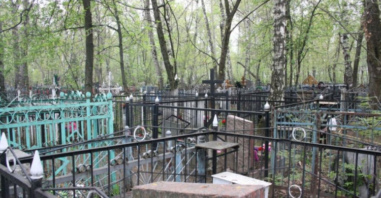В Мариуполе на кладбищах орудует «серийный» вандал