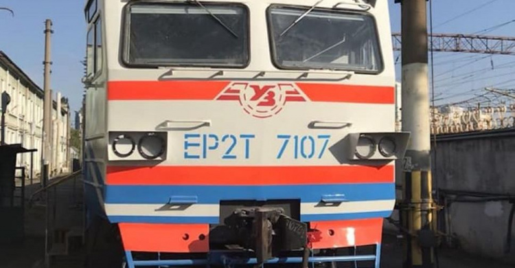 В Донецкой области запустят поезд, восстановленный после обстрела (ФОТО)
