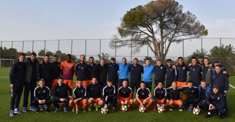 Мариупольские футболисты после тренировок в Турции возвращаются домой (ФОТО)
