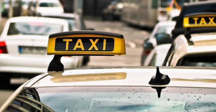 В Мариуполе такси бесплатно будет подвозить медиков к месту работы