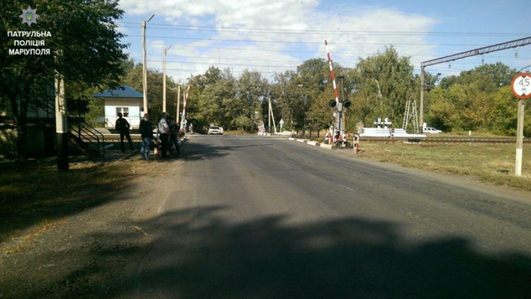 Патрульная полиция в Мариуполе взялась за железную дорогу (ФОТО)