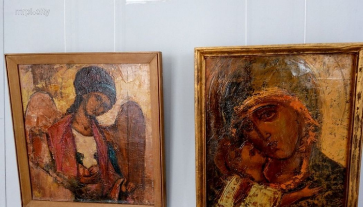 В Мариуполе открыта ретроспективная выставка содружества художников (ФОТО)