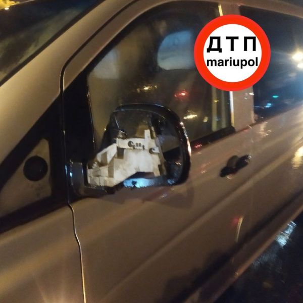Автомобиль сбил мужчину на пешеходном переходе в Мариуполе