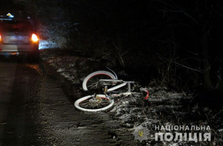 В Донецкой области пьяный мужчина на угнанном автобусе наехал на велосипедиста