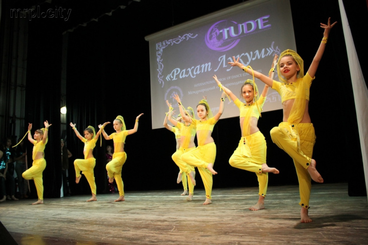Фестиваль восточного танца в Мариуполе собрал полный зал и затянулся за полночь (ФОТО)