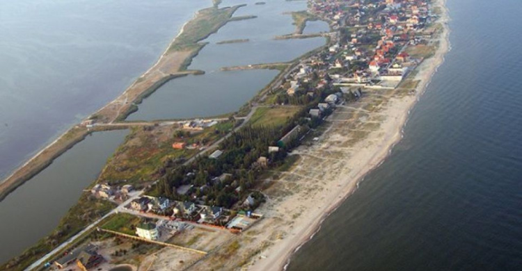 Под Мариуполем незаконно раздавали землю на берегу Азовского моря