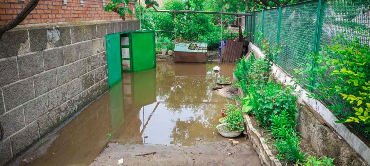 Жители окраин Мариуполя спасались из затопленных домов через окна