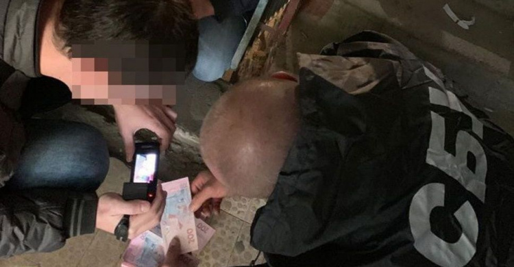 Наживалась на переселенцах Донбасса: сотрудницу госбанка уличили в махинациях с перечислением пенсий (ФОТО)