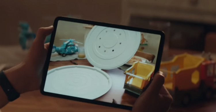 Компания Apple выпустила ролик о запатентованной круглой коробке для пиццы (ВИДЕО)