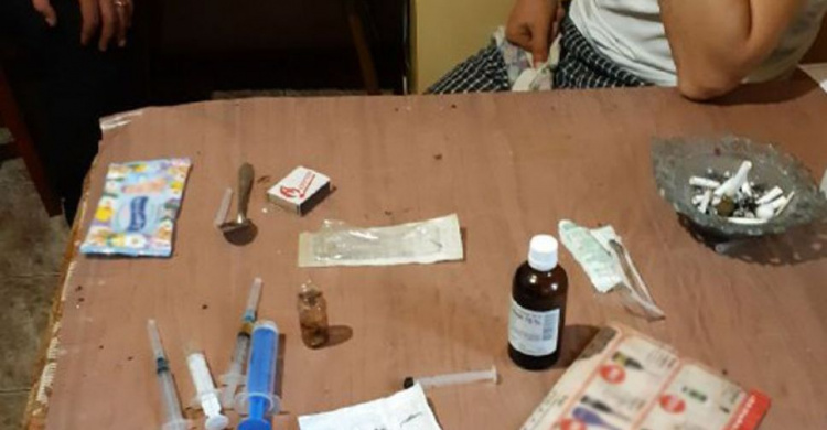 Житель Мариуполя устроил дома «цех» по изготовлению наркотиков (ФОТО)