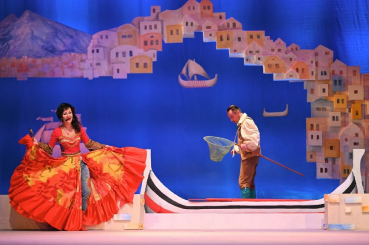 Открытие нового театрального сезона: на премьере мариупольские актеры споют вживую на итальянском