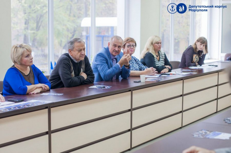 Фокус-групповое исследование в Мариуполе подтолкнуло депутатов обсудить проблемы и успехи города (ФОТО)