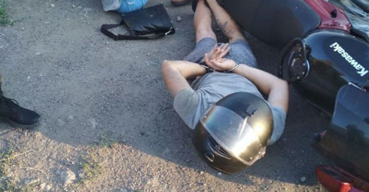 Полицейская погоня за Kawasaki закончилась в Мариуполе скоростным падением (ФОТО)