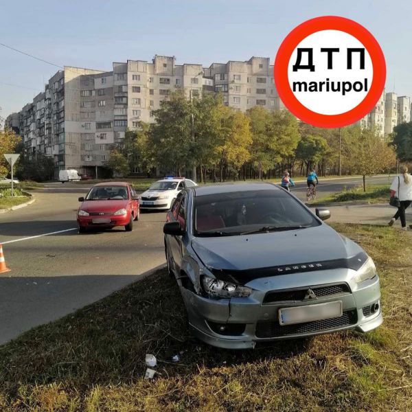 В Мариуполе «ВАЗ» столкнулся с «Mitsubishi»