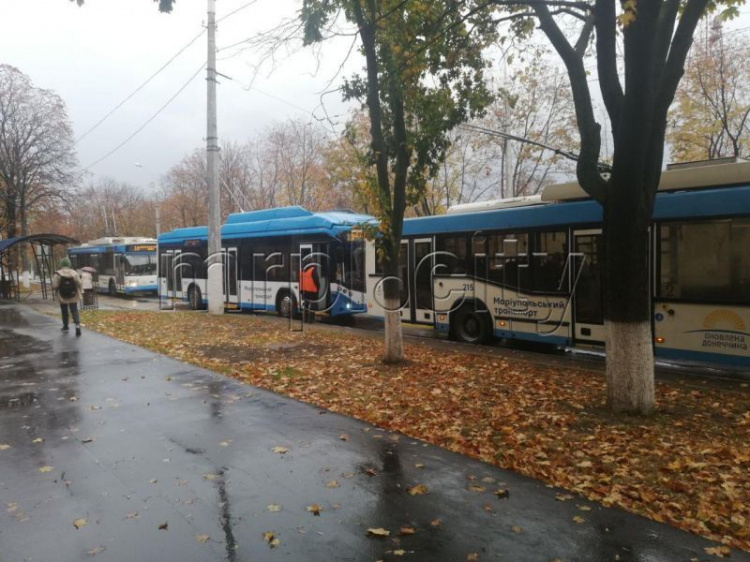 В Мариуполе из-за ДТП остановилось движение троллейбусов