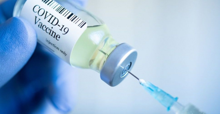 Первую прививку от COVID-19 в Мариуполе делают двумя видами вакцин. Какой препарат закончился?
