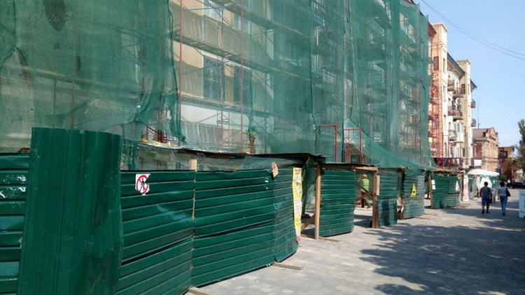 30 млн грн на две «жемчужины»: как идет реконструкция зданий в центре Мариуполя (ФОТО)