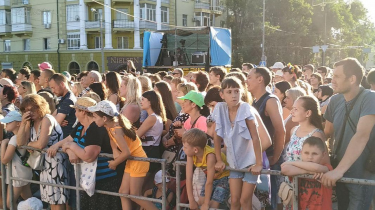 «Свободный Мариуполь»: как празднуют мариупольцы День освобождения города (ФОТО)