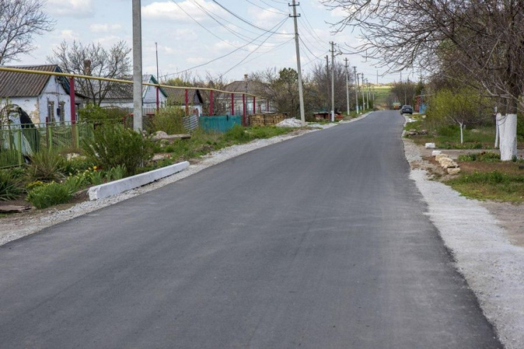 Металлургические шлаки позволили сэкономить более 500 тысяч грн при ремонте дорог в Сартане