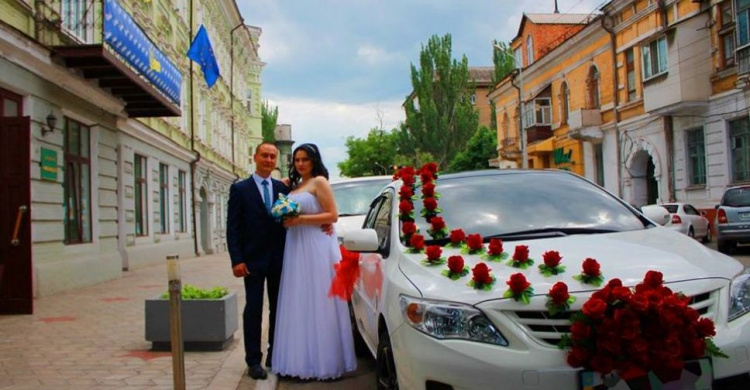 Мариуполь - третий в Украине по проекту «Брак за сутки»