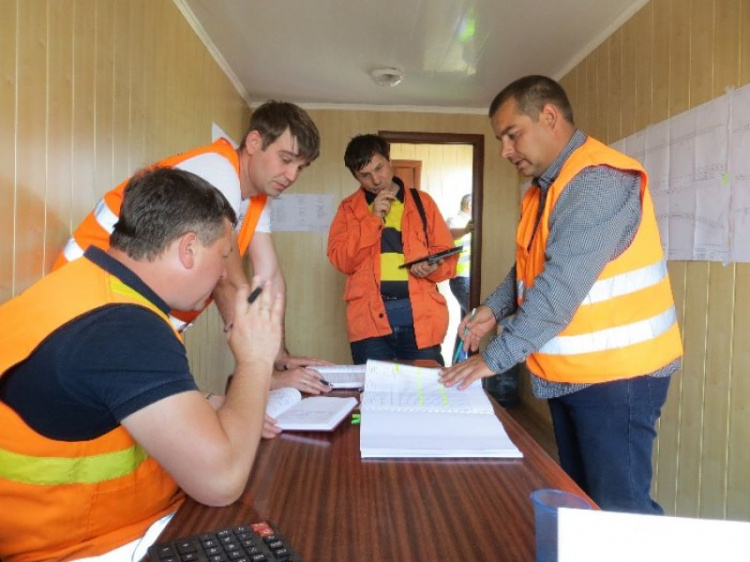 В Донецкой области первыми в Украине опробовали новую технологию ремонта дорог (ФОТО)