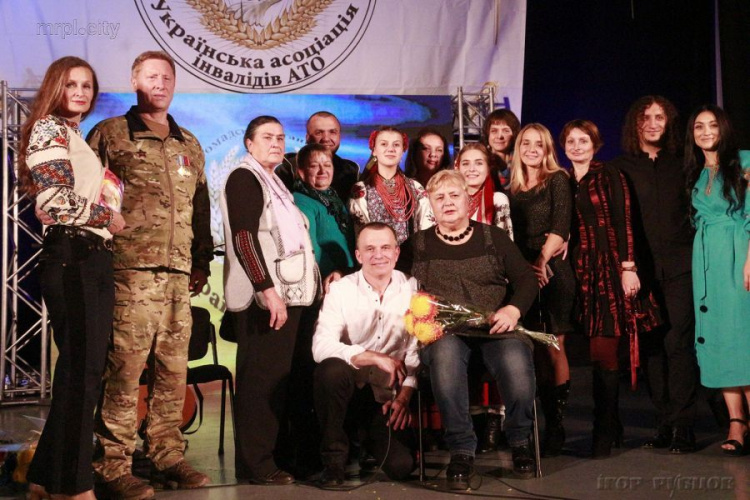 Фотографии, книги, тетраподы из Мариуполя стали частью благотворительной акции в Киеве (ФОТО)