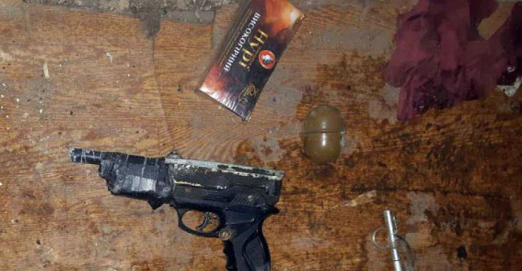 Житель Донецкой области прятал боеприпасы и пистолет в печи (ФОТО)