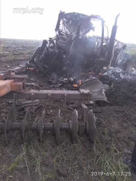 На Донбассе подорвался трактор: двое пострадавших в больнице (ФОТО)