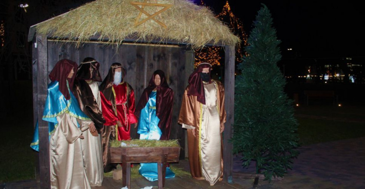 В канун Рождества в Мариуполе установили вертеп (ФОТО)