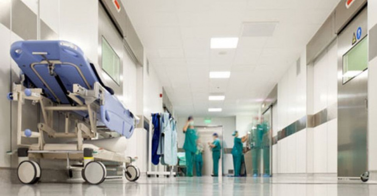 В Мариуполе вор «обчищал» больничные палаты под видом пациента (ФОТО)