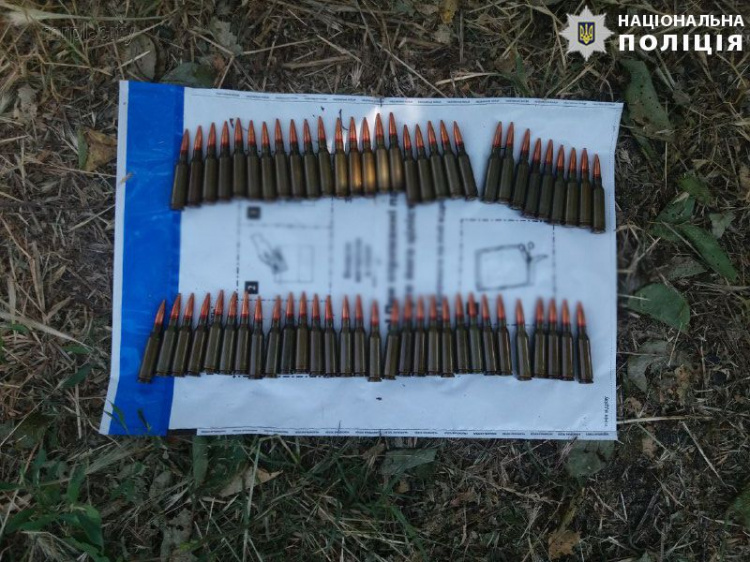 Полицейские купили боеприпасы у наркоплантатора под Мариуполем (ФОТО)