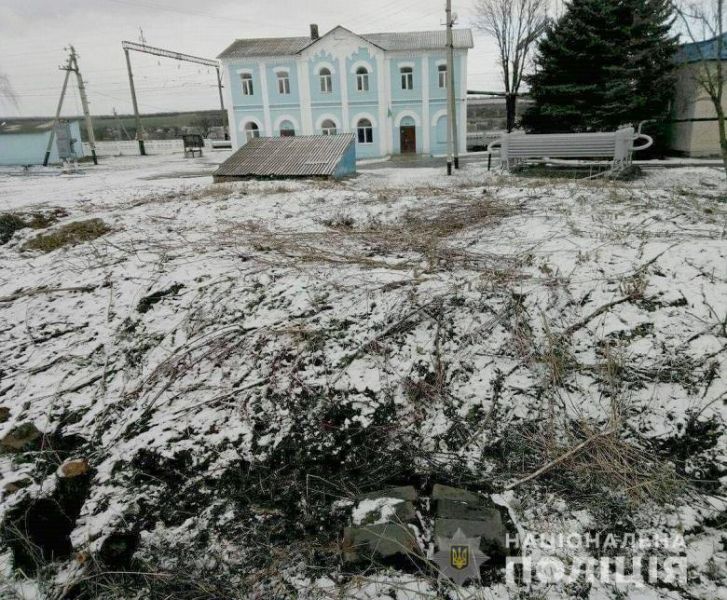 В Донецкой области на железной дороге нашли взрывчатку (ФОТО)