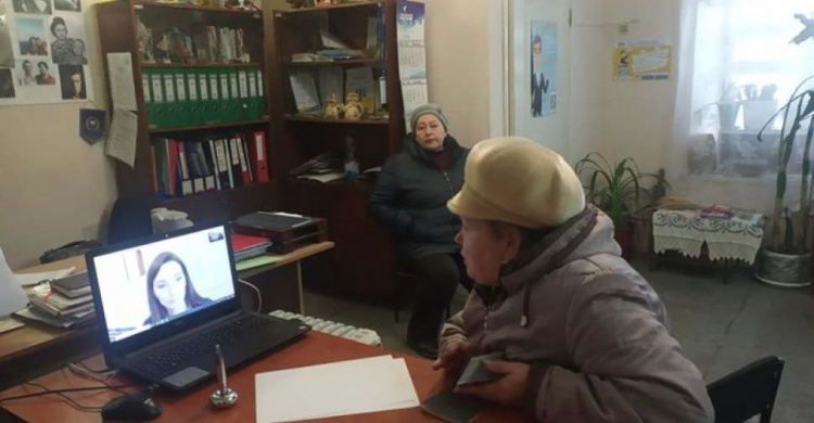 В Мариуполе очереди в Пенсионный фонд разгружают при помощи Skype (ФОТО)