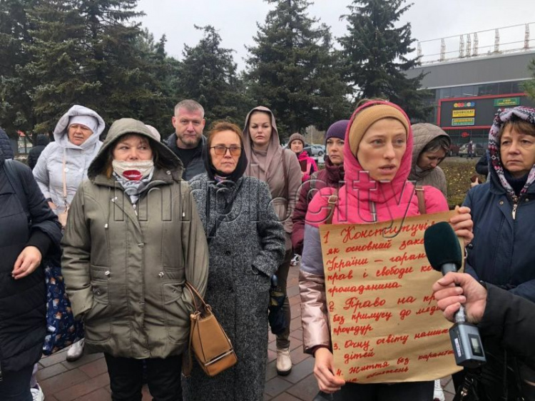 В центре Мариуполя митинговали против вакцинации