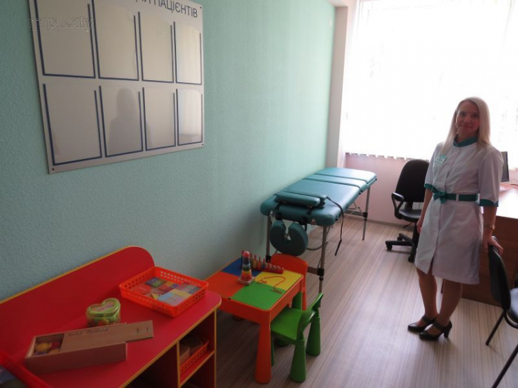 Гройсман в Мариуполе принял участие в открытии современной поликлиники для детей (ФОТО+ВИДЕО)
