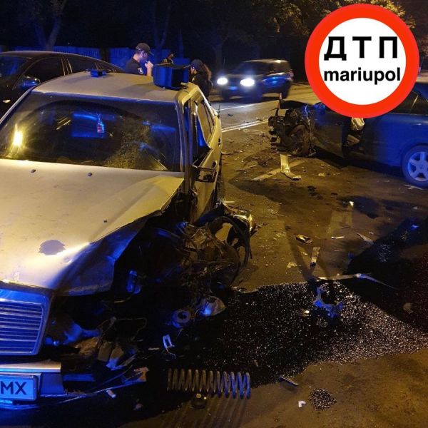 По встречке без тормозов: в Мариуполе произошло тройное ДТП с пострадавшим