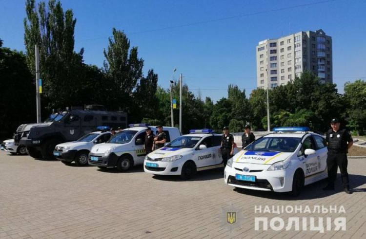 Где пройдут самые массовые мероприятия в Донецкой области и сколько полицейских будет обеспечивать порядок