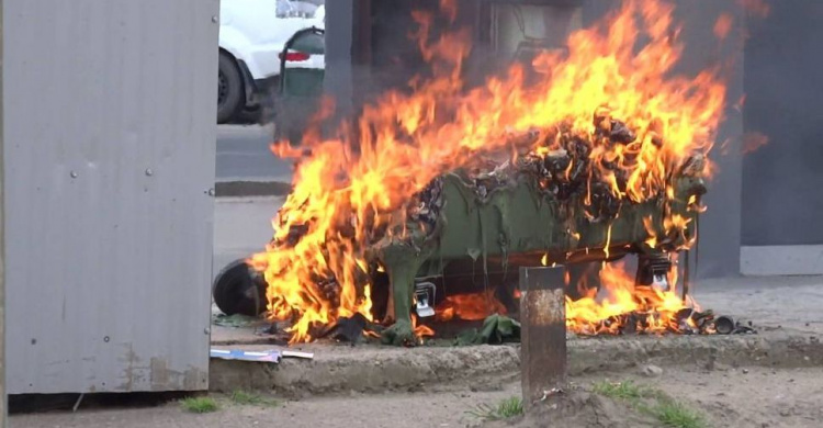 Мариуполь потерял из-за действий вандалов-поджигателей более полумиллиона гривен (ФОТО)