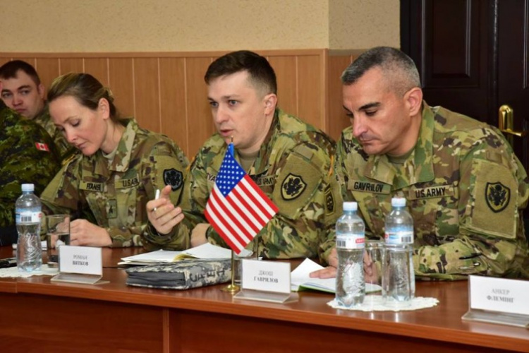 Американские военные прибыли на Донбасс для выяснения ситуации в зоне АТО (ФОТО)