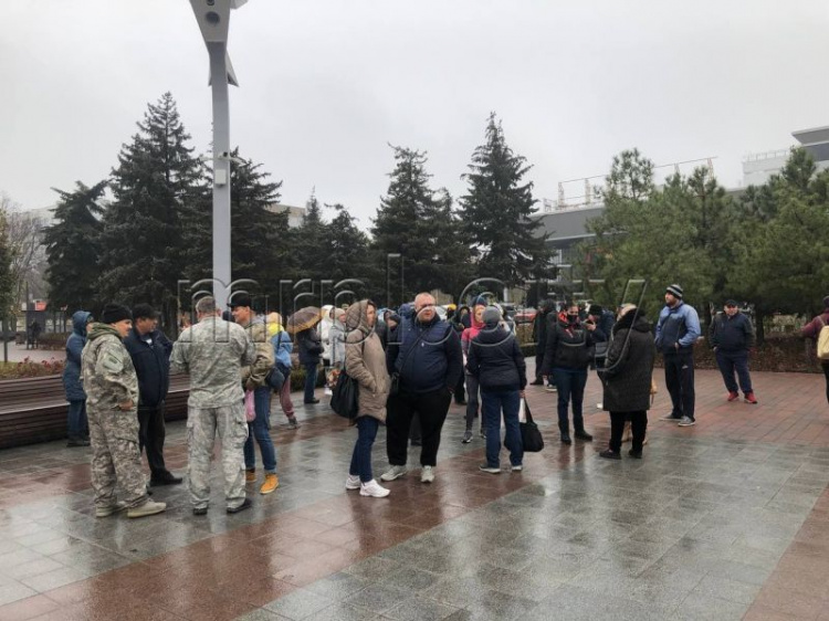 В центре Мариуполя митинговали против вакцинации