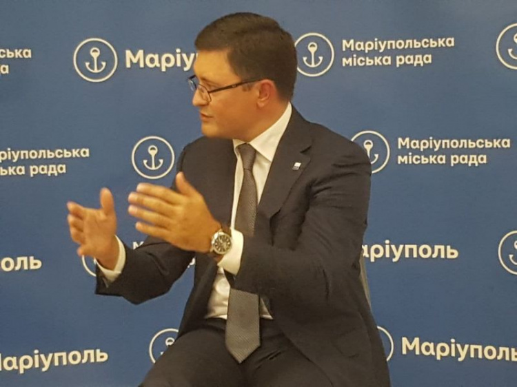 Вадим Бойченко назвал две подходящие локации для строительства аэропорта под Мариуполем