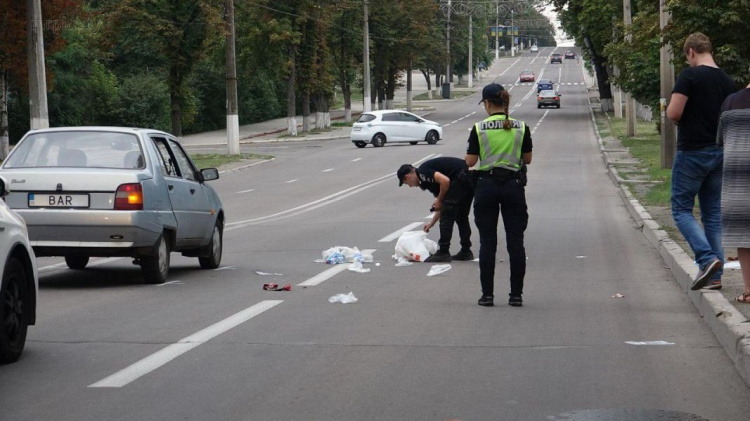 Переходил дорогу: в Мариуполе мужчина попал под колеса автомобиля (ФОТО)