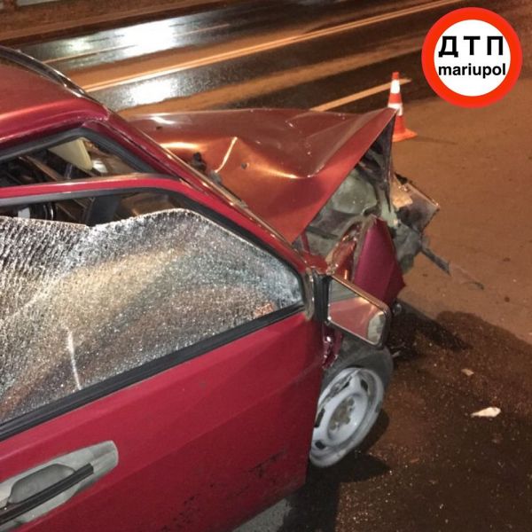 После ночного ДТП в Мариуполе исчез водитель