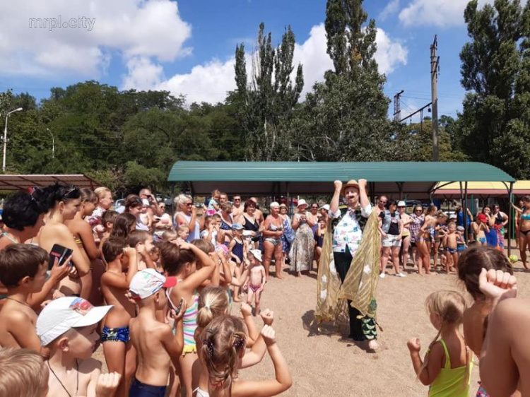 В Мариуполь на яхте приплыл Нептун (ФОТОФАКТ)