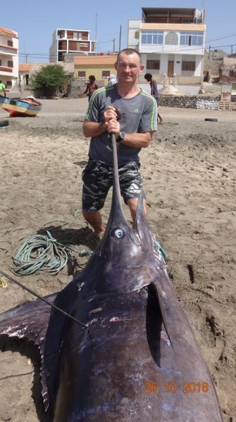 Подводные охотники из Мариуполя и Днепра загарпунили гигантскую 400-килограммовую рыбу (ФОТО+ВИДЕО)