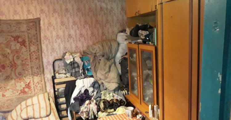 Шестилетний ребенок в Мариуполе жил в антисанитарии (ФОТО)