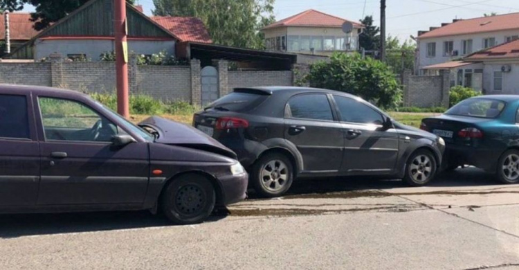 В центре Мариуполя произошло тройное ДТП (ФОТО)