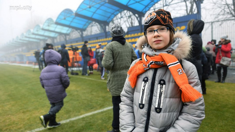 «Шахтер» поздравил детей-переселенцев из Донбасса с новогодними праздниками (ФОТО)